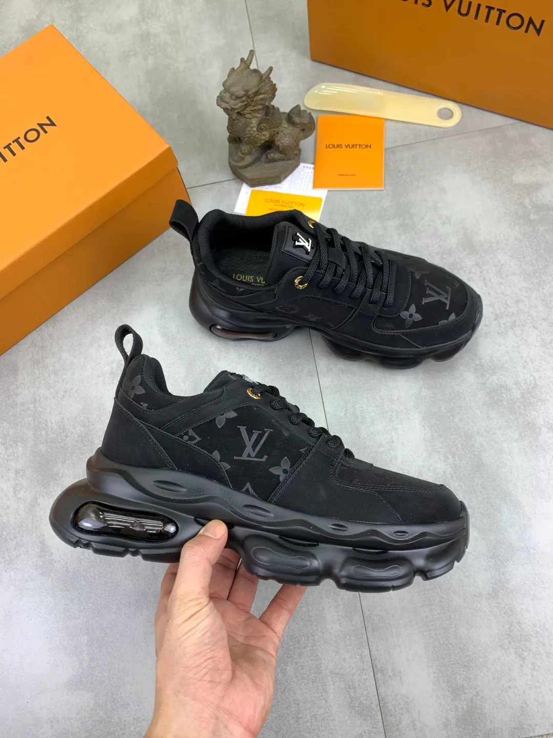 Men's men's shoes💰P440💰[New model]🆘[Louis Vuitton] LV official website latest model🎁casual and fashionable men's shoes👟hot style💥simple and elegant style, exclusive for trendy men. Unique official website latest brand elements👑original decoration, fashionable and generous, the fabric is made of original calfskin➕comfortable and breathable mesh lining➕pig skin lining ✅The official website specifies wear-resistant casual outsole, the classic model is taken in real life🎬Color: 5️⃣colors available😍Number of codes: 38-44 (45 46 customized)